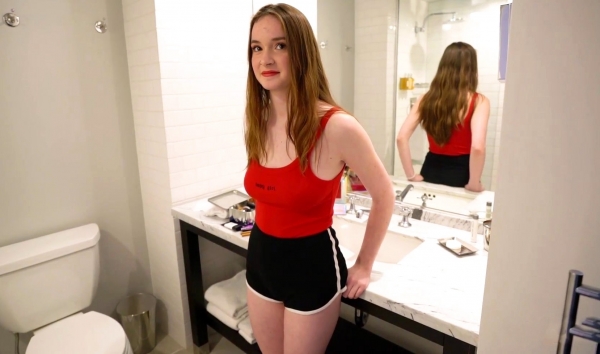 Начинающая порно актриса на кастинге много болтает и мало сосет член - но это исправимо