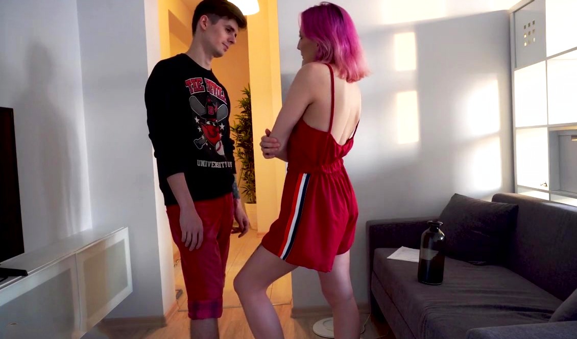 Трахает красотку - соседку по обоюдному желанию — Порнуха на каждый день!