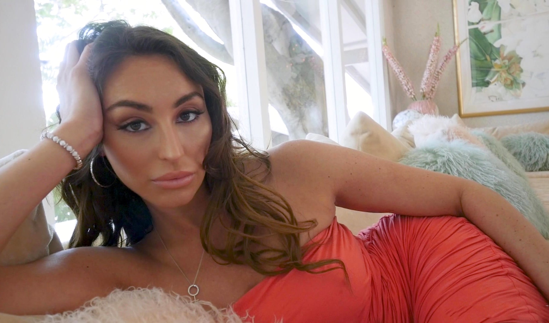 Зашел к соседке случайно — трахнул как бог! Лучший оргазм её жизни!