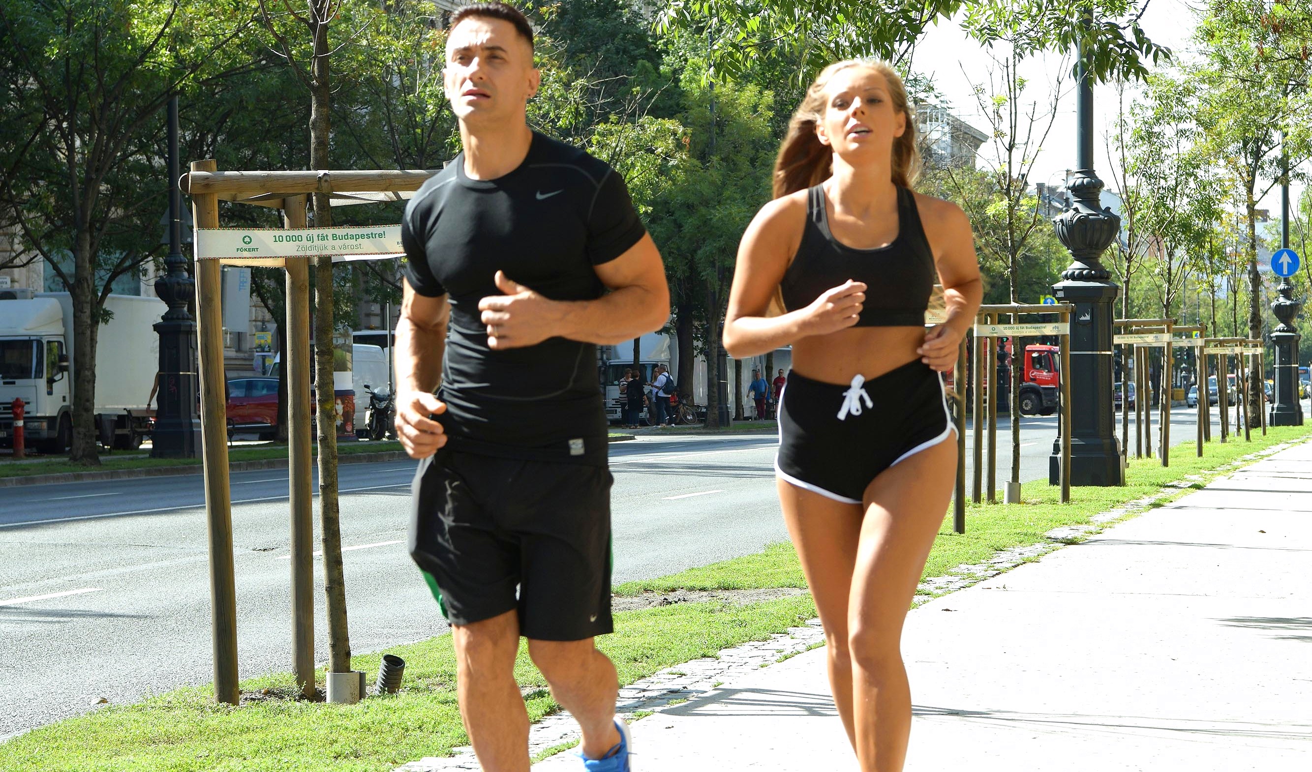 Иностранец жестко рвет русскую подругу в тугую жопу: только анал!