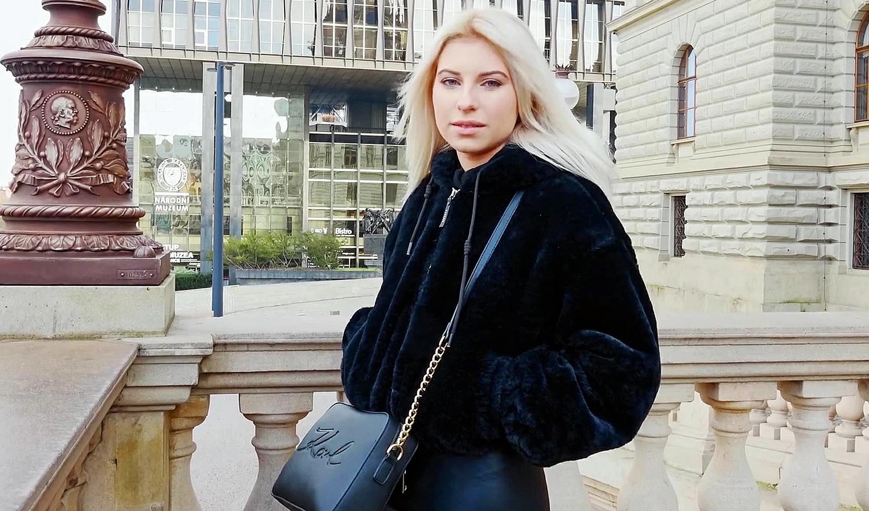 Горячая блондинка в Праге трахается с незнакомцем на порно-кастинге! 🔥