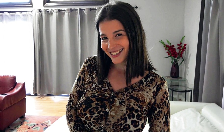 Сочная риелторша трахает клиента за покупку дома: жопа-бонус!