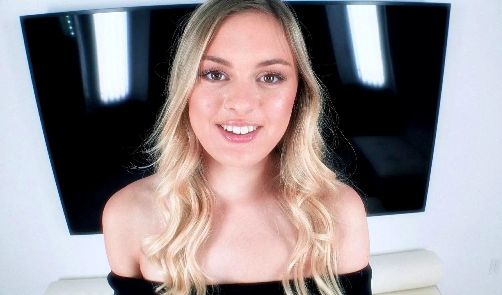 Блондинка достойно трахается на порно кастинге — Порнуха на каждый день!