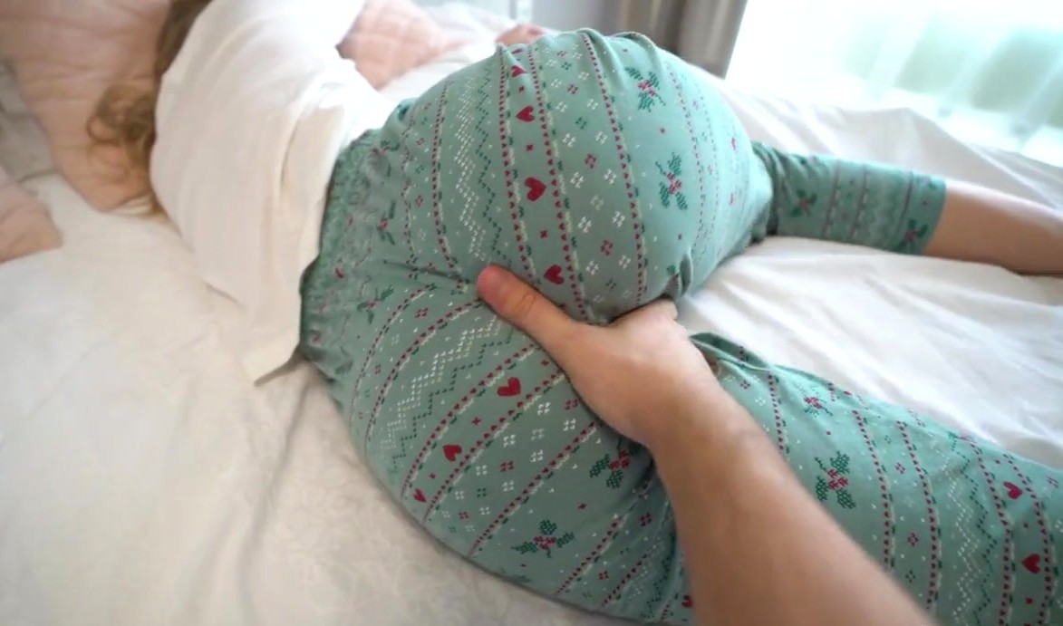 Подруга не дает? Жестко трахаю сочную сеструху в тугую киску!