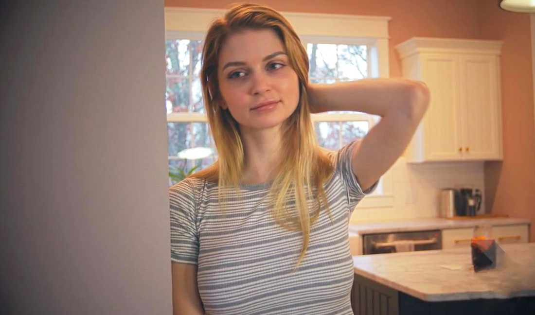 Усатый брат жестко ебет русскую сводную сестричку и заливает спермой внутри!