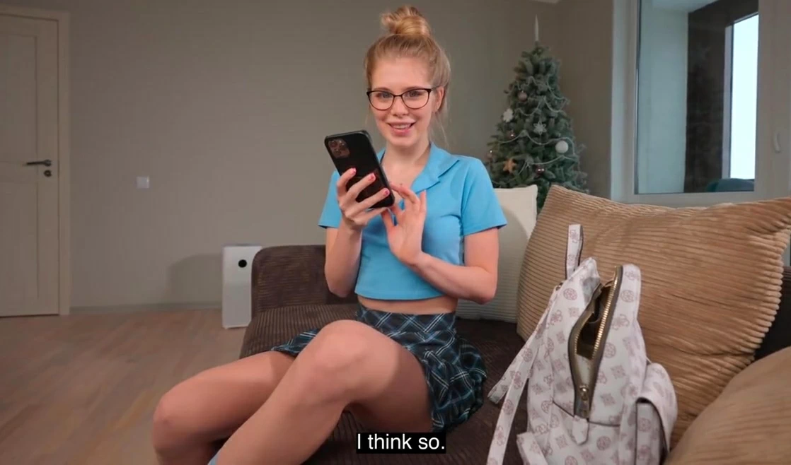 Горячая россиянка соблазняет одноклассника и трахается во все дырочки!