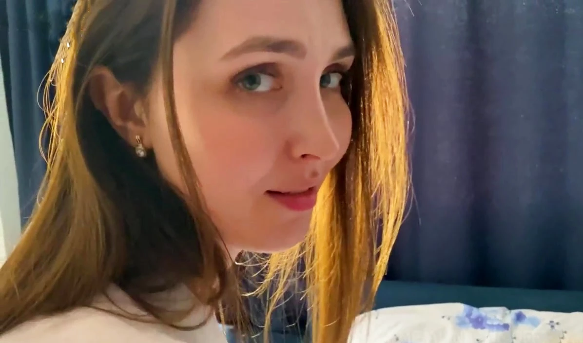 Друзья кинули пасынка? Горячая мачеха выебет его в рот и пизду до оргазма!