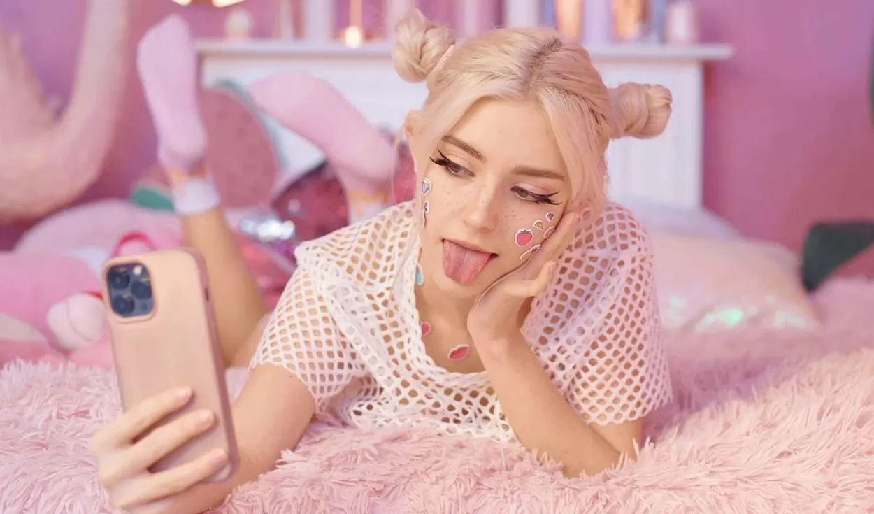 Красотка-россиянка трахается без остановки! Оргазмы и хуй – ее рай!