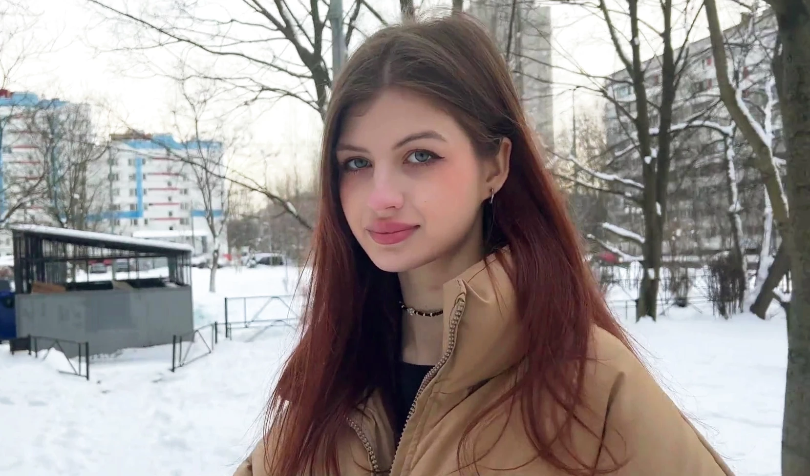 Подобрал русскую студентку на улице и жёстко выебал у неё дома!