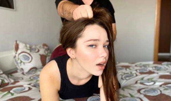 Молодая мачеха стонет от первого анала: пасынок рвет тугую жопу!