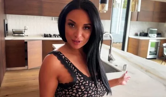 Отличный секс с красивой мамой лучшего друга — Порнуха на каждый день!