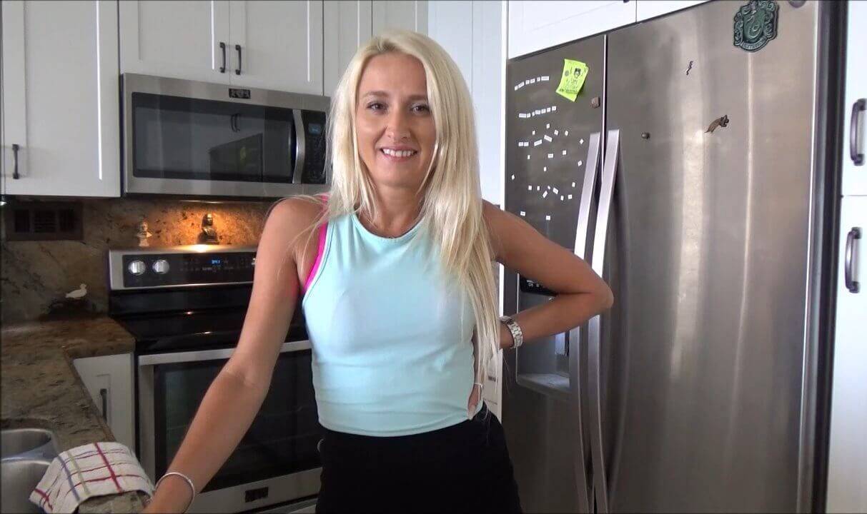 Тётя и племянник втайне от всех трахаются — Порнуха на каждый день!