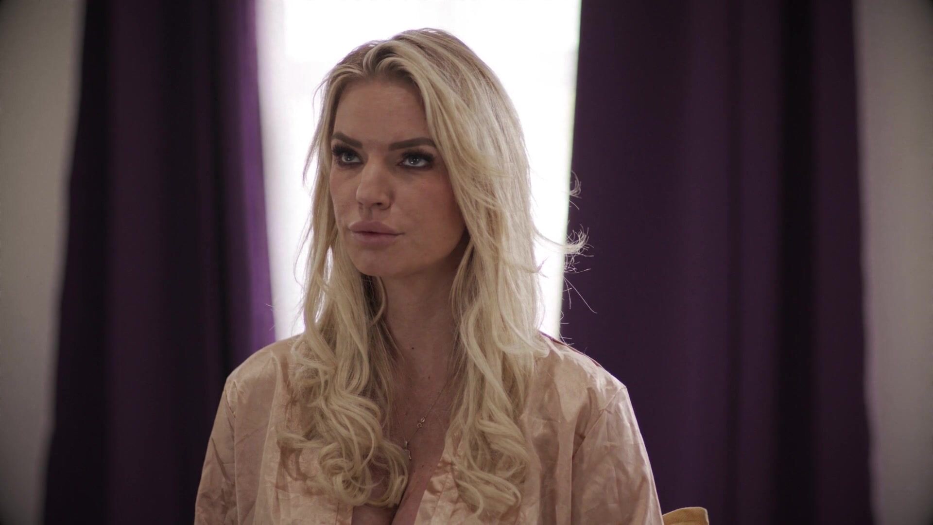 Мачеха в экстазе: голоса в голове кричат «Еби пасынка!» Инцест мама+сын с русским переводом