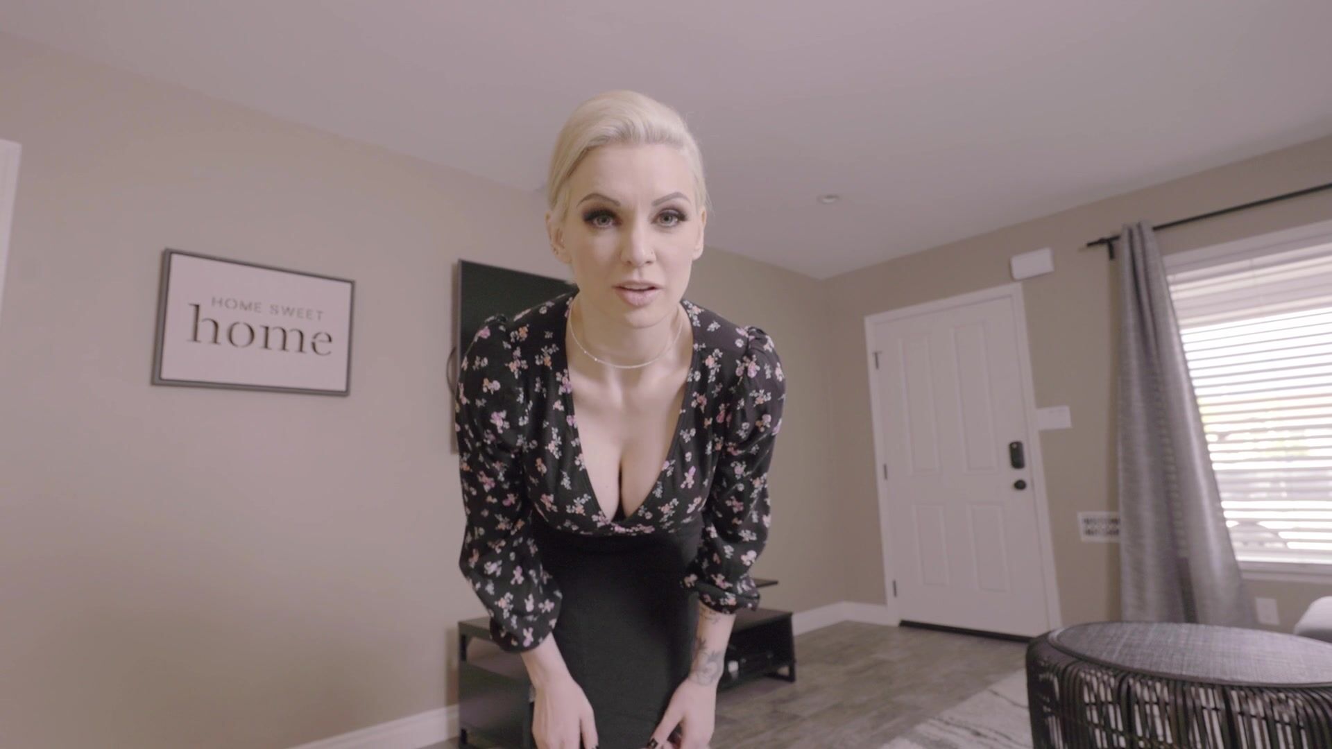 Мачеха в похоти после смерти мужа: жадно сосет и трахается с хуем пасынка!