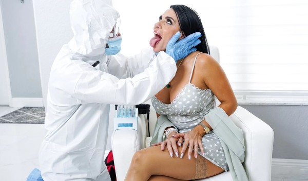 Вот хитрый же мужик, выебал красивую соседку и прикинулся дезинфектором