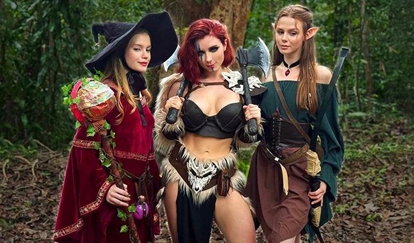 Русское фэнтези порно: Белочка скачет на хуях эльфов в мокрой пизде!