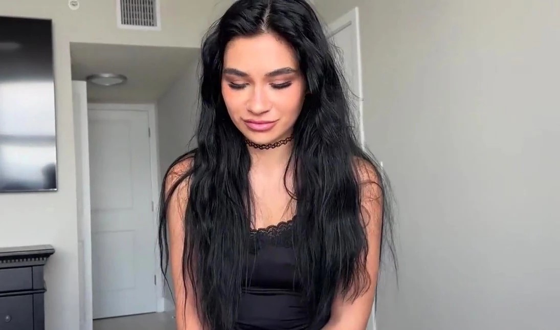 Трахаю особенную сеструху как шлюху! Жесткий инцест без границ (62)